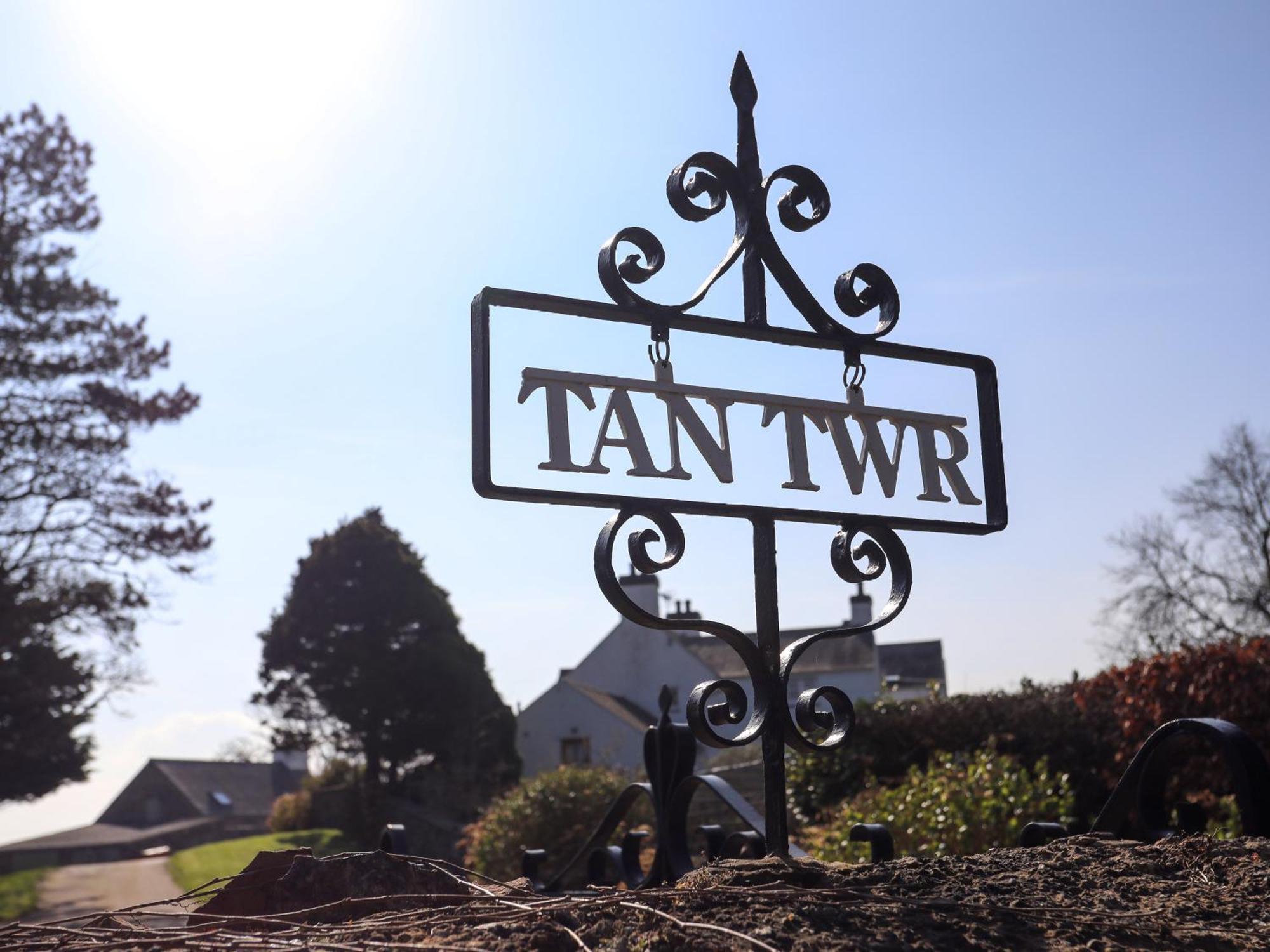 Tan Twr Farm Cottage Dwyran Eksteriør billede